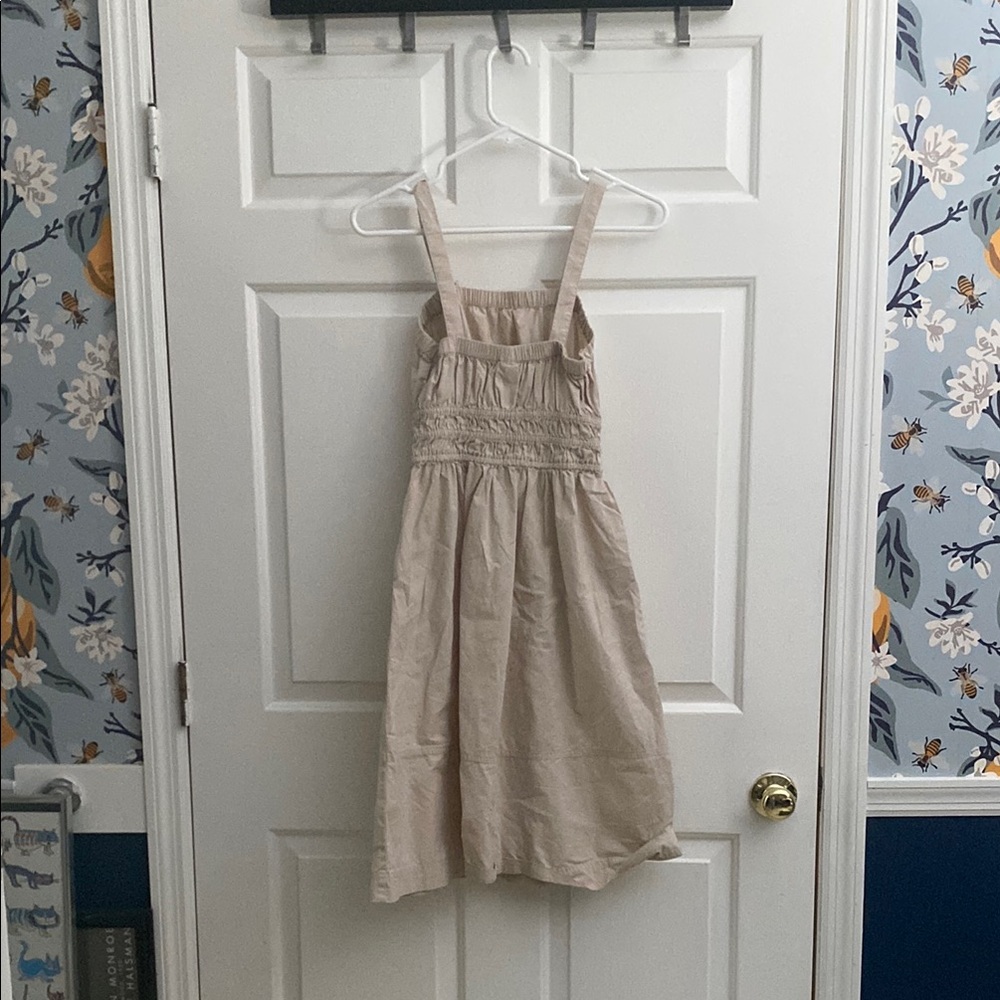 Elegant Beige Sleeveless Dress - Picture 2 of 3